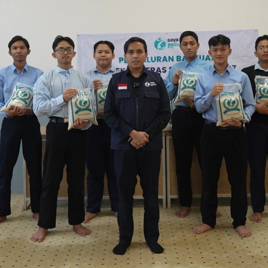 Foto 15 dari album Pendistribusia Beras Untuk Santri Tahfidz 2026